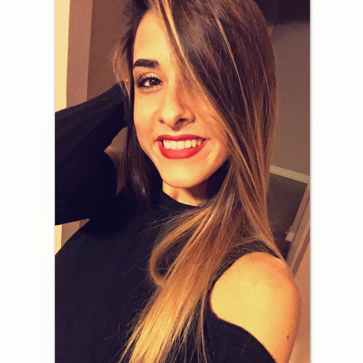 annetayb's tweet photo. @noturhynaa I feel like I just look super white compared to y’all but that’s okaaaay #Mexican #Irish https://t.co/TRdI46Sijb