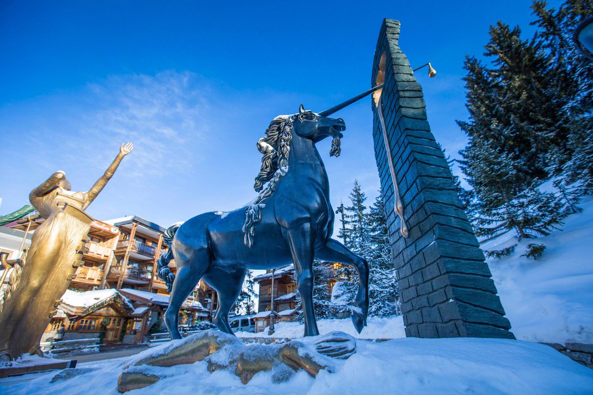 GaleriesBartoux's tweet photo. 10 ans déjà ! - 10e Édition de L’Art au sommet avec Salvador Dali a @courchevel ! #art #dali #courchevel #NewYears2019 #winter #ArtLovers #ArtOfTheDay #artgallery #2009vs2019challenge #2009v2019 #10yearchallenege #bartoux https://t.co/7LVskkTSSJ
