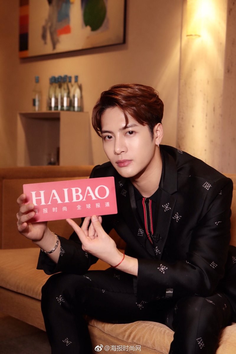 JacksonWGlobal's tweet photo. [WEIBO] 190115 海报时尚网 #JWGTRANS

Fendi’s new brand ambassador @JacksonWang852 ... GaGa expressed that the accompaniment and trust of fans are what’s really important to him😘

#FendiManInMilan 
#JacksonWang #王嘉尔 #잭슨 #GOT7 @GOT7Official https://t.co/fXdrYqgn3s