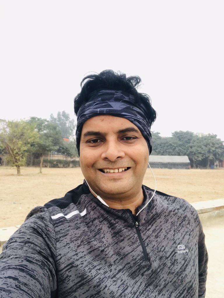 prabhatk29's tweet photo. It’s a smile of #BeatingYourself on the chilling morning 😊
Completed #MyFirst 10 Km #Run under 1 hr (59.22 mins, Pace 5.55)... improved in 3 months from 73 mins (Pace 7.10) when I started #Running 🥇🏃♂️
#KeepChallenging #Amazing2019 https://t.co/jx2iDhavul