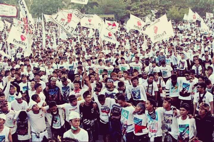 Apa yg bpak <a href="/jokowi/">Joko Widodo</a> ragukan dlam gerakan rakyat ini??
Dimana rkyat berjuang trhdap alamnya di pandang sebelah mata oleh menteri maupun presidennya sendiri..
<a href="/susipudjiastuti/">Susi Pudjiastuti</a> 

#RipLingkungan 
#balitolakreklamasi