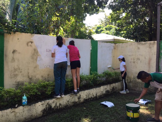 BSM_1976's tweet photo. The Year 8 students have been busy maintaining a sustainable vegetable garden, installing a brand new nipa hut and improving the appearances in their community

#BSMServiceLearning

The British School Manila https://t.co/GV0X8orXJi
