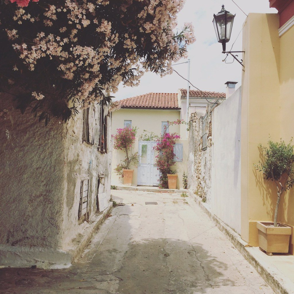 RoamingKeep's tweet photo. We made the most of our quick 36-hours in #Athens to hit the highlights of this ancient city. https://t.co/bG5f0bo290 https://t.co/PIX7XshAPM