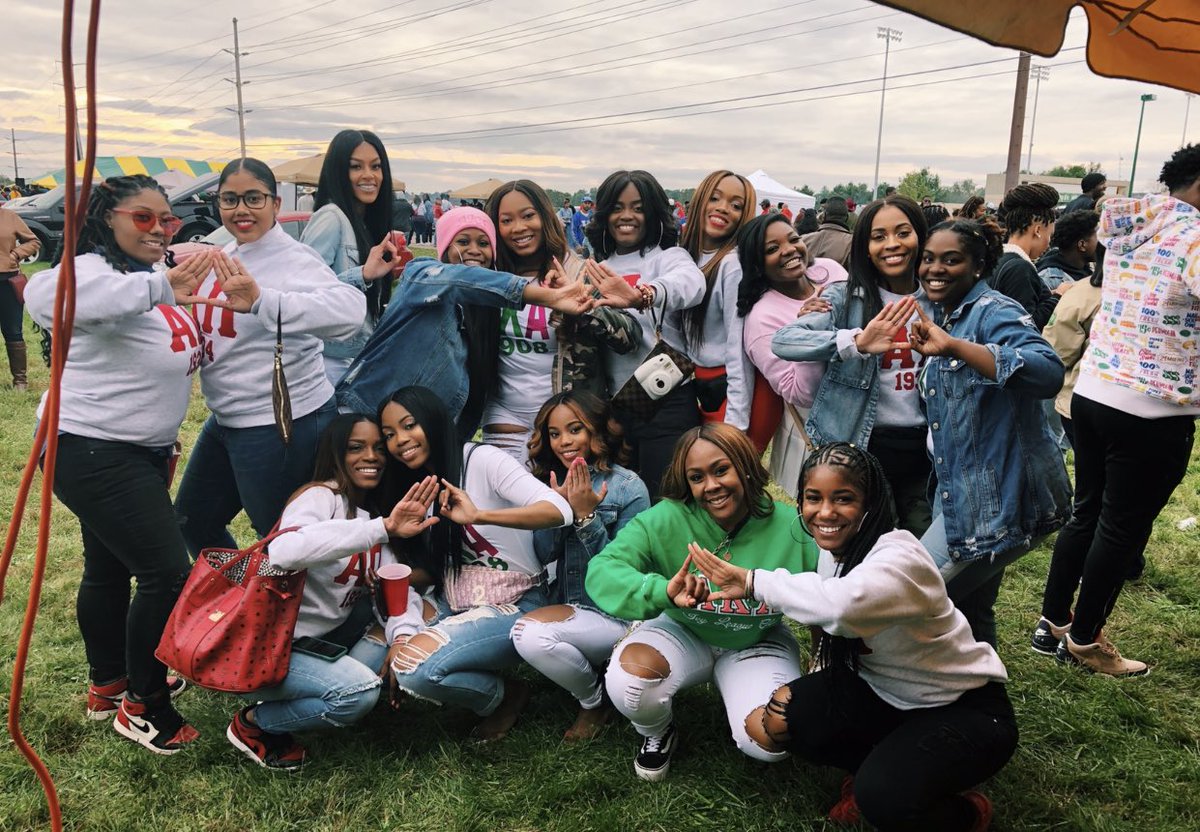 __itscheynicole's tweet photo. Ayeeeeee Happy Founders Day to all the Pretty Girls!!!!! but s/o to the mf BZ chapter , my mf niggas !!!!! It’s always a good time when we link #PrettyDevastating ❤️💗💚🤞🏽 

Enjoy y’alls dayyyyy , love y’all 😘😘 https://t.co/1vPMu6Uc13