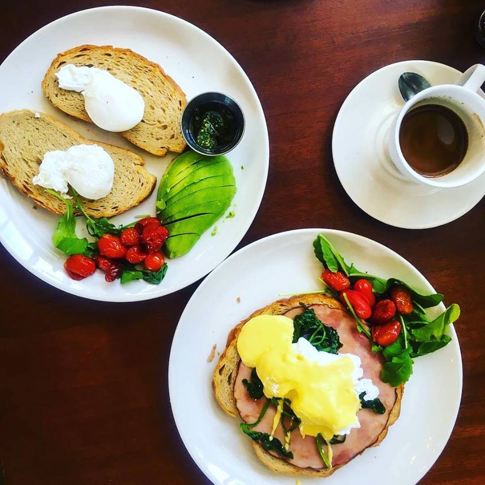 ExperienceElgin's tweet photo. Whether you're en route through #Elgin in the morning or getting ready to spend the day in our region, don't ignore that rumble in your tummy - start your day the @PeregrineElgin way!

Their breakfast menu offers vegan, vegetarian &amp; meaty options to please all palates #ElginMagic https://t.co/03ZGguEq0H