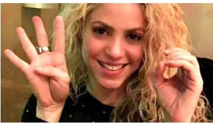 kcnaija's tweet photo. Mourinho and Shakira say #4Plus0 to President Buhari. #BackToDaura #BuhariMustGo
#LetsGetNigeriaWorkingAgain https://t.co/yiol4YuKpG