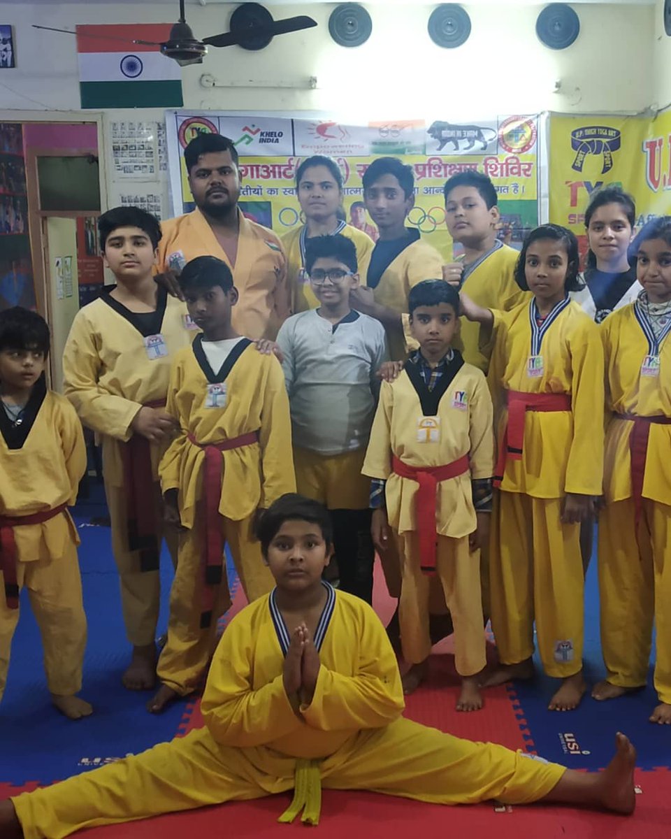 tyasportindia's tweet photo. 4th Day (Monday) Seminar is successfully completed 
Lot of thanks all 
Mission Strong India-Women's Empowerment
@GSudhirji
@SelfDefenceAc @myogiadityanath
#DefenceAttackingSystem 
#Thighyogaartsport #indianmartialart
#shortweapon #drill #sword #bostaff #jai #Meditation #krishna https://t.co/POIrmeZPhF