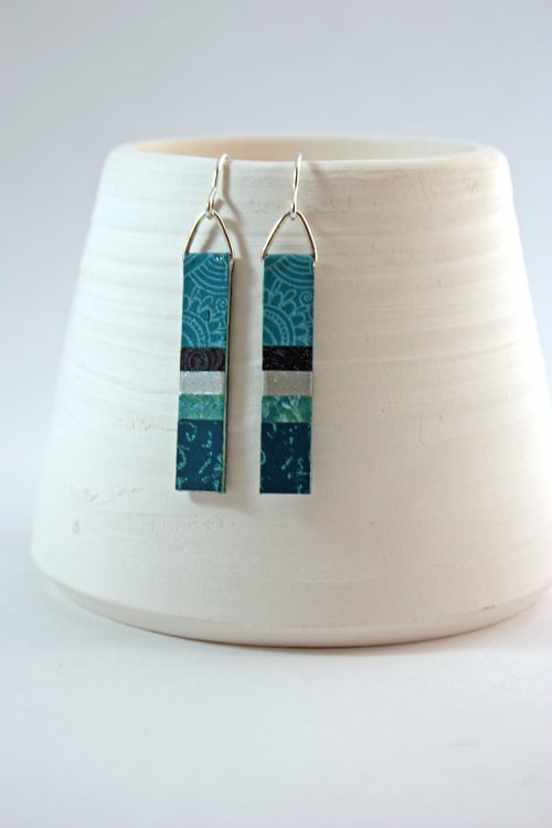 CraftLeeds's tweet photo. Thanks to all of our lovely makers who sent us their gorgeous work today including #karenradford #screenprints & #jewellery by @SCJewellery #mandynash & #circleanddash #leeds #yorkshire #inspired #handmade #giftideas https://t.co/dqNQmxtD9l