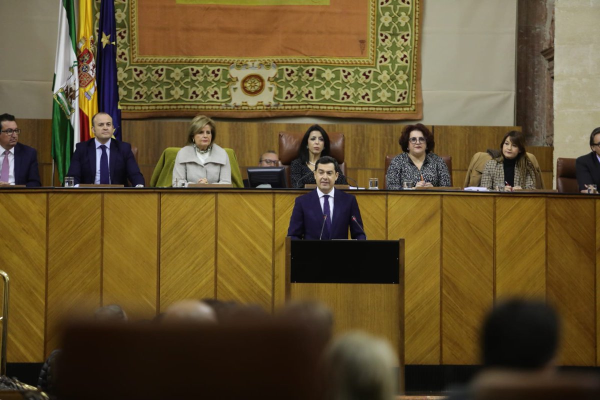 JuanMa_Moreno's tweet photo. Pretendo que Andalucía pueda moverse en la buena dirección, librarla de los frenos y las ataduras acumuladas durante años. Que los andaluces puedan dar lo mejor de sí mismos, que su esfuerzo no sea en vano, que su ilusión no se enturbie.
#InvestiduraAnd https://t.co/Kf1DEPteFb