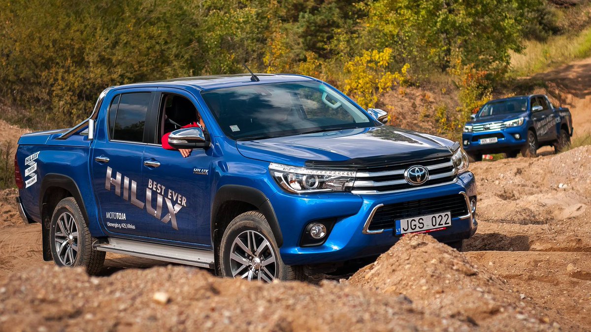 Toyota hilux 2010 to 2019 diesel manual single cabin. пикап тойота хайлюкс 2019. Toyota hilux красного цвета. хайлюкс комплектации. Toyota пикап hilux 2020.