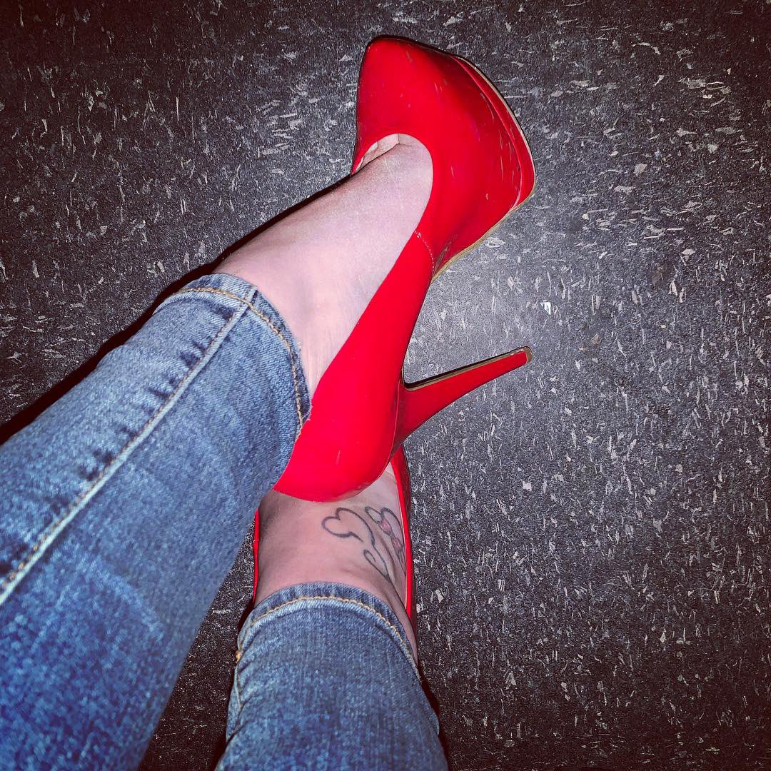 Disney_Alli's tweet photo. The stunning @shoedazzle Alicia w/ @justfabonline skinnies and a gorgeous @lularoe Shirley #shoes #shoefie #shoestagram #shoesoftheday #sotd #outfitoftheday #ootd #highheels #lularoe #lularoeshirley #highheeledshoes #redhotheels #pumps #shoelover #shoefreak #shoeporn #shoewhore https://t.co/zwuZWQHta3
