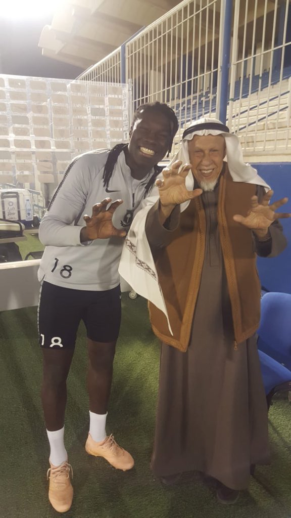 كل الاحترام لهذا الشخص.. دعمه يساعدني 🐾🐾💙للنجاح مع الهلال كثيرا.. لقائي اليومي له يعد من اسعد لحظات يومي.. اتمنى ان ادخل السعادة للهلال وبذلك اجعلك دوما سعيد.. ان شاء الله