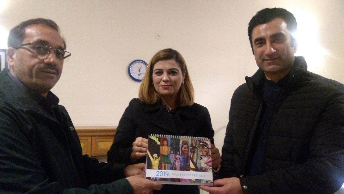 FNFPakistan's tweet photo. @AnwarKasuri sharing Regional Calendar 2019 #PaintingFreedom with @Uroojsayyami and Ali Zahid Khan MNA PMLN-N #Sialkot https://t.co/AmNcJbwpxq