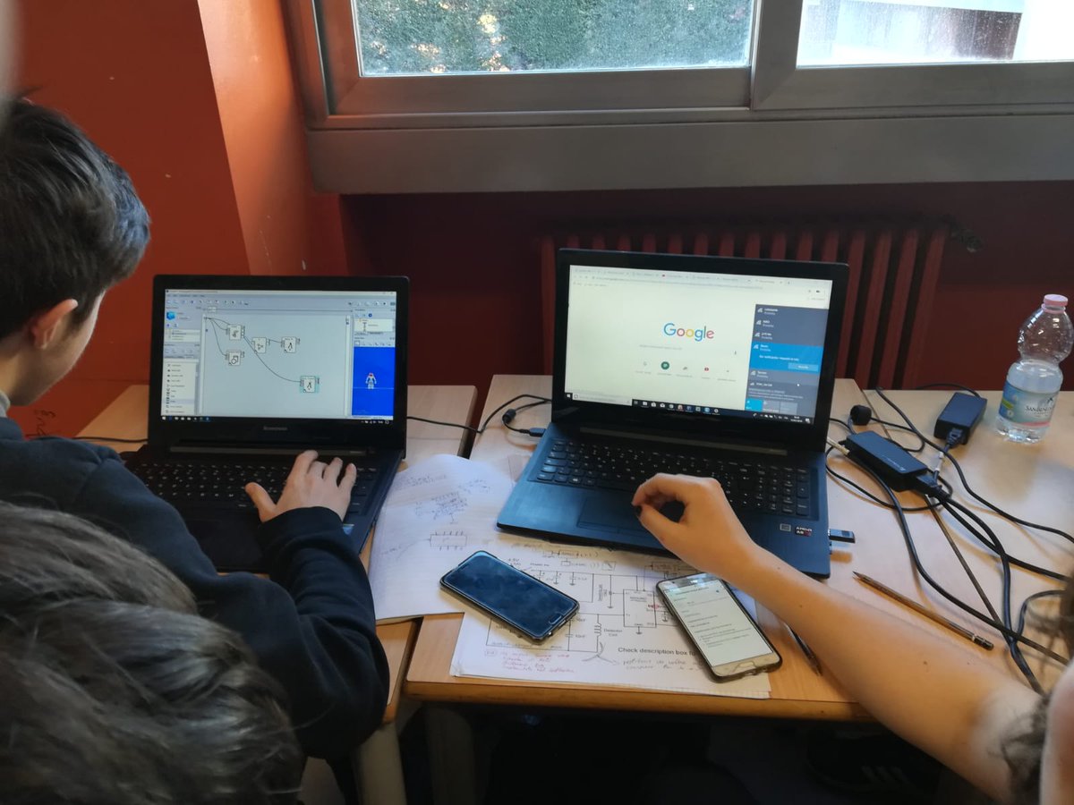 NaoRemote's tweet photo. programmatori al lavoro
#nao #naochallenge #java #python #coreograph #naotherobot #remotenao #Italy https://t.co/g69aR8MWYg