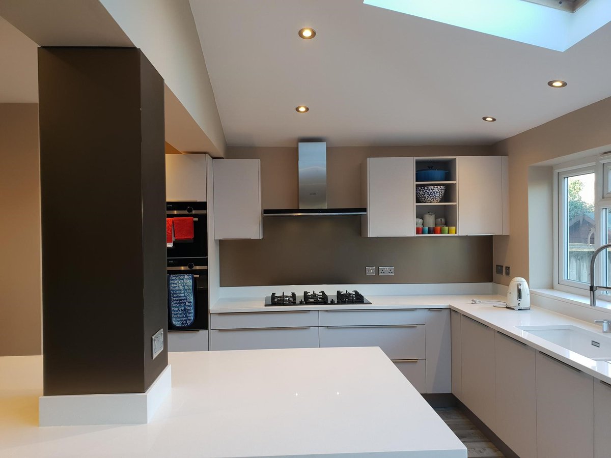 MegaGlassUk's tweet photo. Bronze-tacular Satin Splahback the colour of 2019 ! #splashback #kitchen #glass #bronze #homeinterior https://t.co/dSSFcgat2s