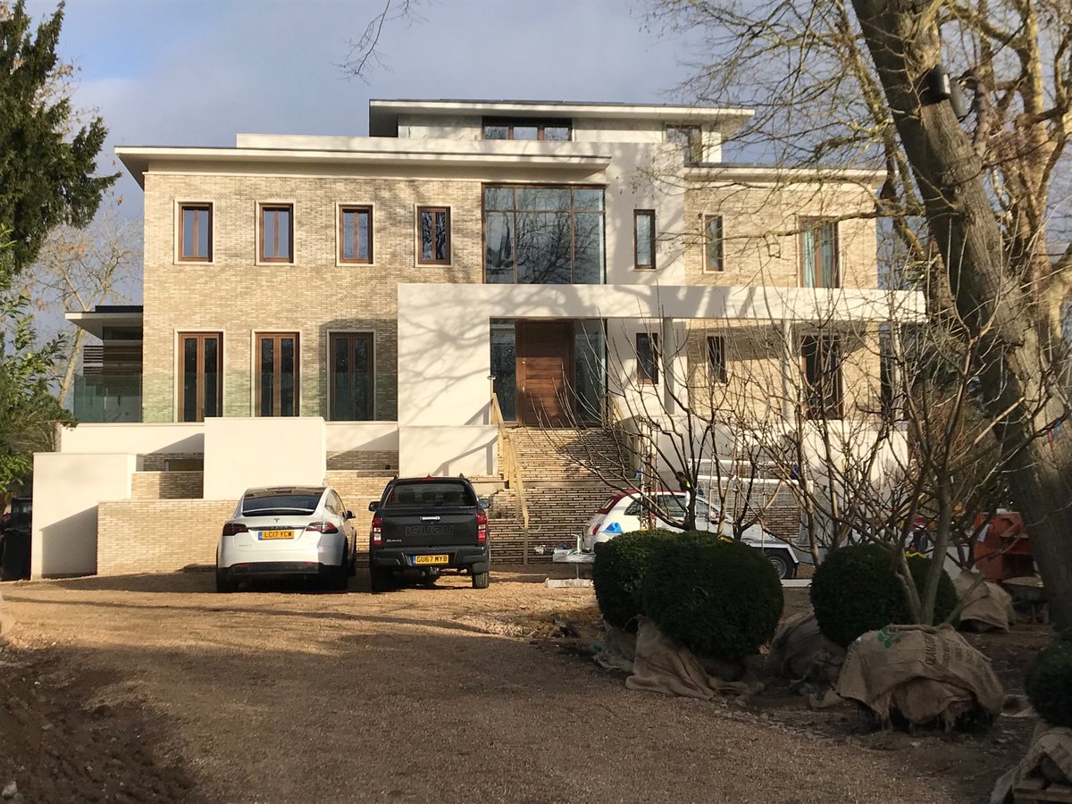 SM12Architects's tweet photo. House in Windsor getting ever closer to being finished. ⁦@AnoushkaFeiler⁩ landscape also starting to take shape https://t.co/IP38XtA2JV