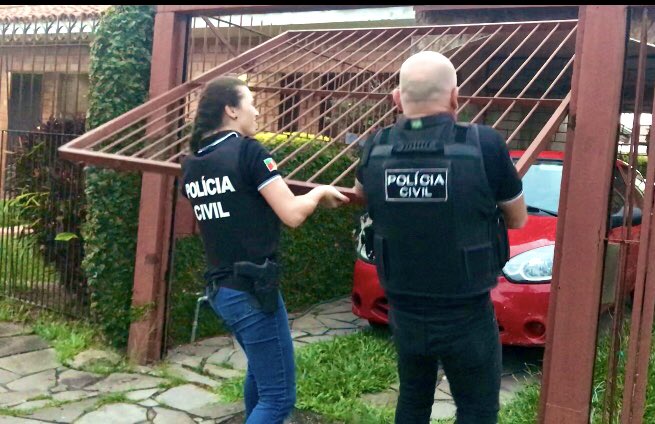 policiacivilrs's tweet photo. Polícia Civil deflagra #OpTransitório em combate aos crimes contra a Administração Pública e a Fé Pública, além de Associação Criminosa. O objetivo é desarticular um esquema fraudulento de procedimentos realizados ilegalmente no sistema informatizado do Detran/RS. #Deat_Deic https://t.co/2FrSqlpsnJ