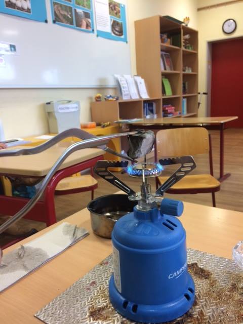 FWMonheim's tweet photo. Die #FeuerwehrMonheim am Rhein startete am vergangenen Freitag gemeinsam  mit dem Förderzentrum Süd Monheim ein Grundschulprojekt. Die  Schülerinnen und Schüler lernen das Feuer und seine Tücken kennen. 
#monheim #feuerwehrmonheimamrhein https://t.co/bx4i745Mf7