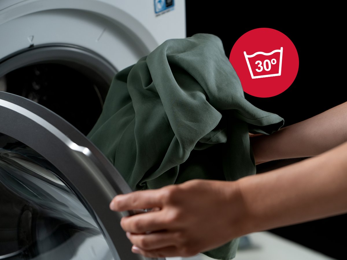 Wist je dat... wassen op 30 graden de helft goedkoper is dan op 60 graden en een kwart goedkoper dan op 40 graden? Beter voor de portemonnee, het milieu én beter voor je kleding!