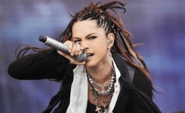 Mogu A Twitter どのはいどさんも大好きですが このhydeさんが特に大好きです マイクの持ち方 髪のなびき方 目線の流し方 洋服のはだけ方 全てに色気があって完璧に美しい 神 とりあえずはいどちゃん置いとくね Mogu A Twitter どのはいどさんも大好きですが このhydeさんが特に大好きです マイクの持ち方 髪のなびき方 目線の流し方 洋服のはだけ方 全てに色気があって完璧に美しい 神 とりあえずはいどちゃん置いとくね