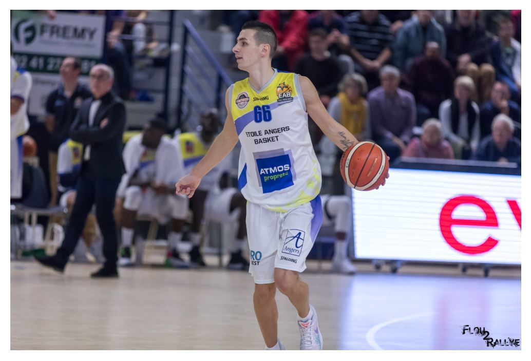passionsports49's tweet photo. @BichardJ : Dans les moments-clés du match, j’essaie d’être un leader en prenant mes responsabilités avec l'@EABasket49 ! 
Reportage exclusif à ne pas manquer !
https://t.co/MvcjvDzd78

@StephaneBirrien @boisseauthie #sportangers #angers @Be_BasketFr @basketlemag @ffbasketball https://t.co/GKkBq1lwuz