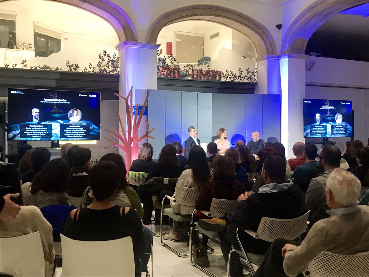 IFuentelarreyna's tweet photo. Nuestro Equipo Directivo y logopedas aprendiendo en el encuentro "Inteligencia emocional en las aulas", con Ruth Castillo y @morateruel en el Centro de Innovación BBVA. @AprenderJuntos_ #ElEntusiasmoPorEnseñar https://t.co/gFfmcg6k0B