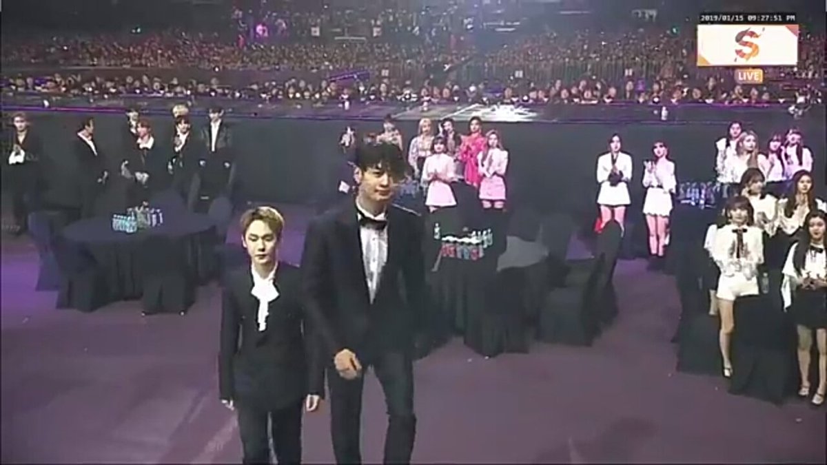 kewlshine's tweet photo. Congratulations @SHINee My MinKey heart!   #SeoulMusicAwards #Inkisang https://t.co/935peQ1AM6