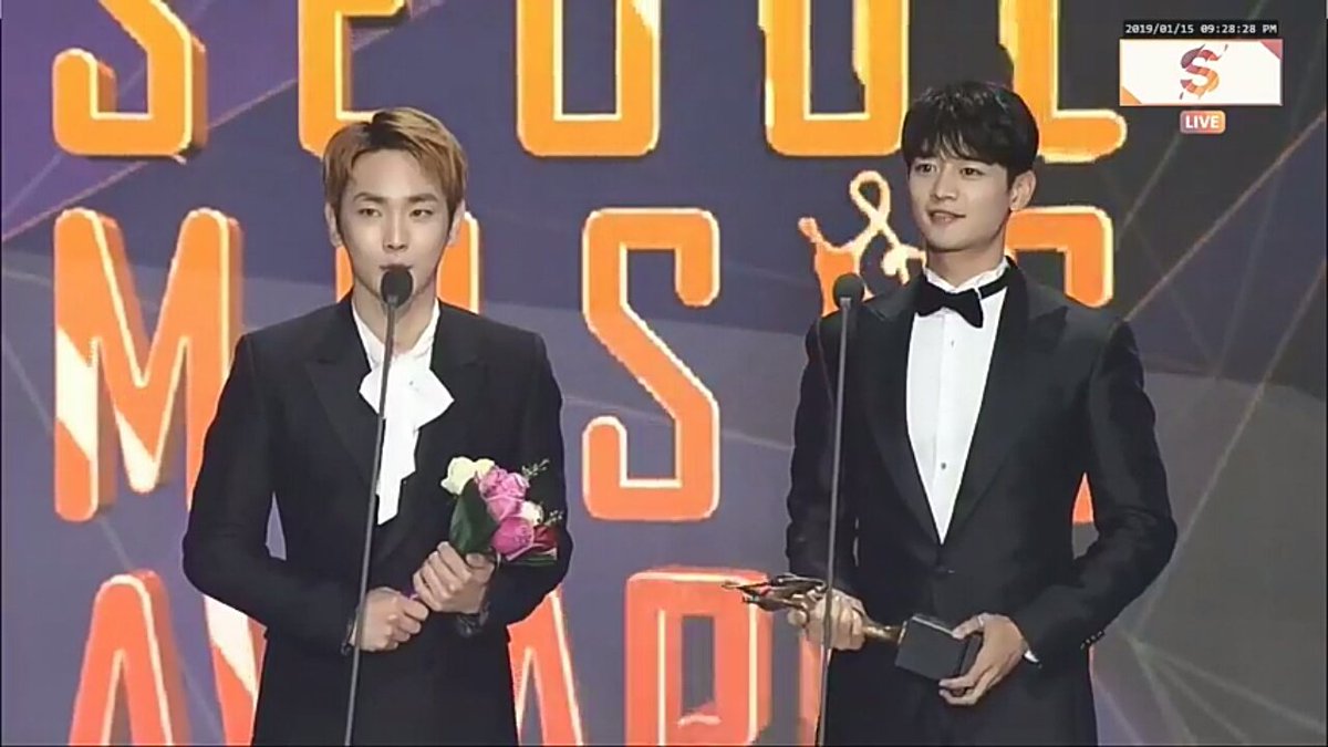 kewlshine's tweet photo. Congratulations @SHINee My MinKey heart!   #SeoulMusicAwards #Inkisang https://t.co/935peQ1AM6