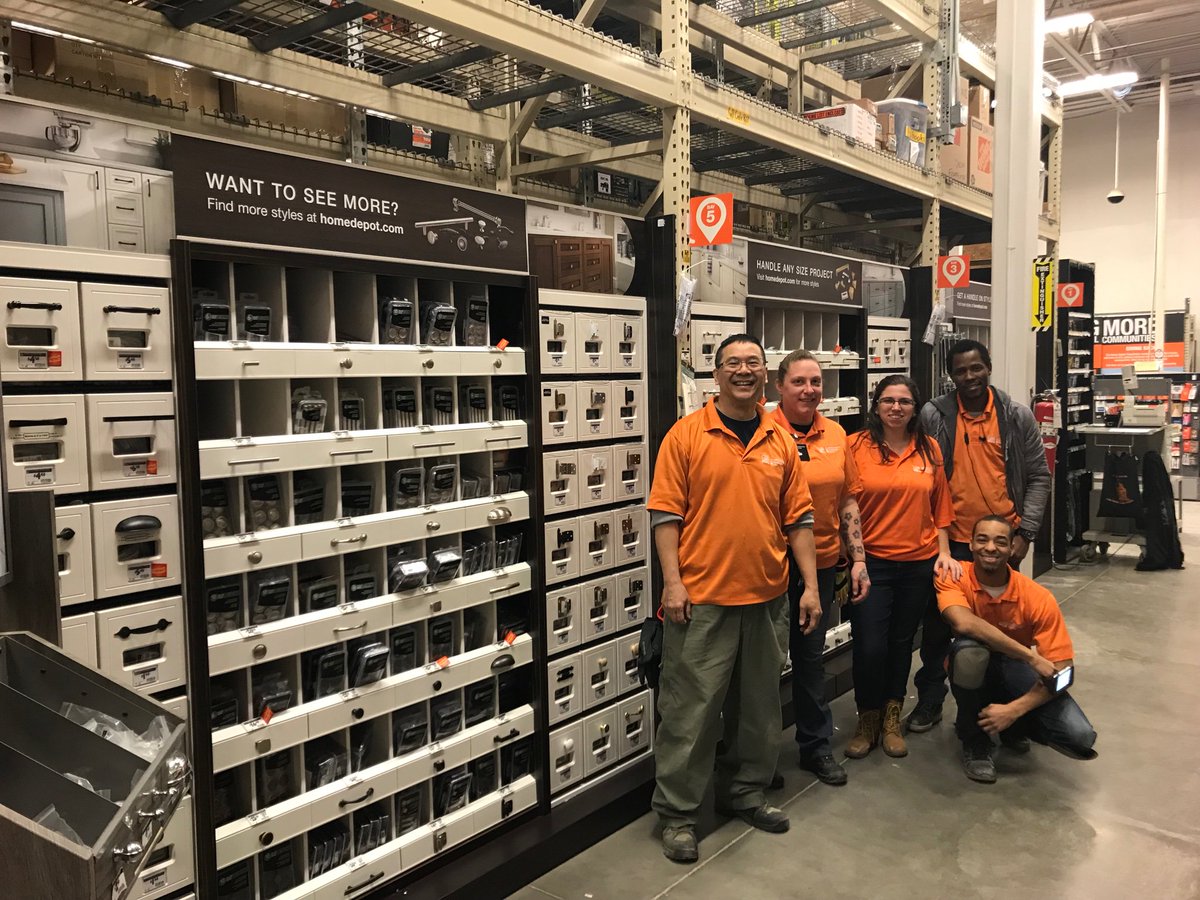 mark_bissinger's tweet photo. Night MET showing off the new cabinet hardware set at 6168. Great job! @BradDiLeo https://t.co/wsxLsNXVrT