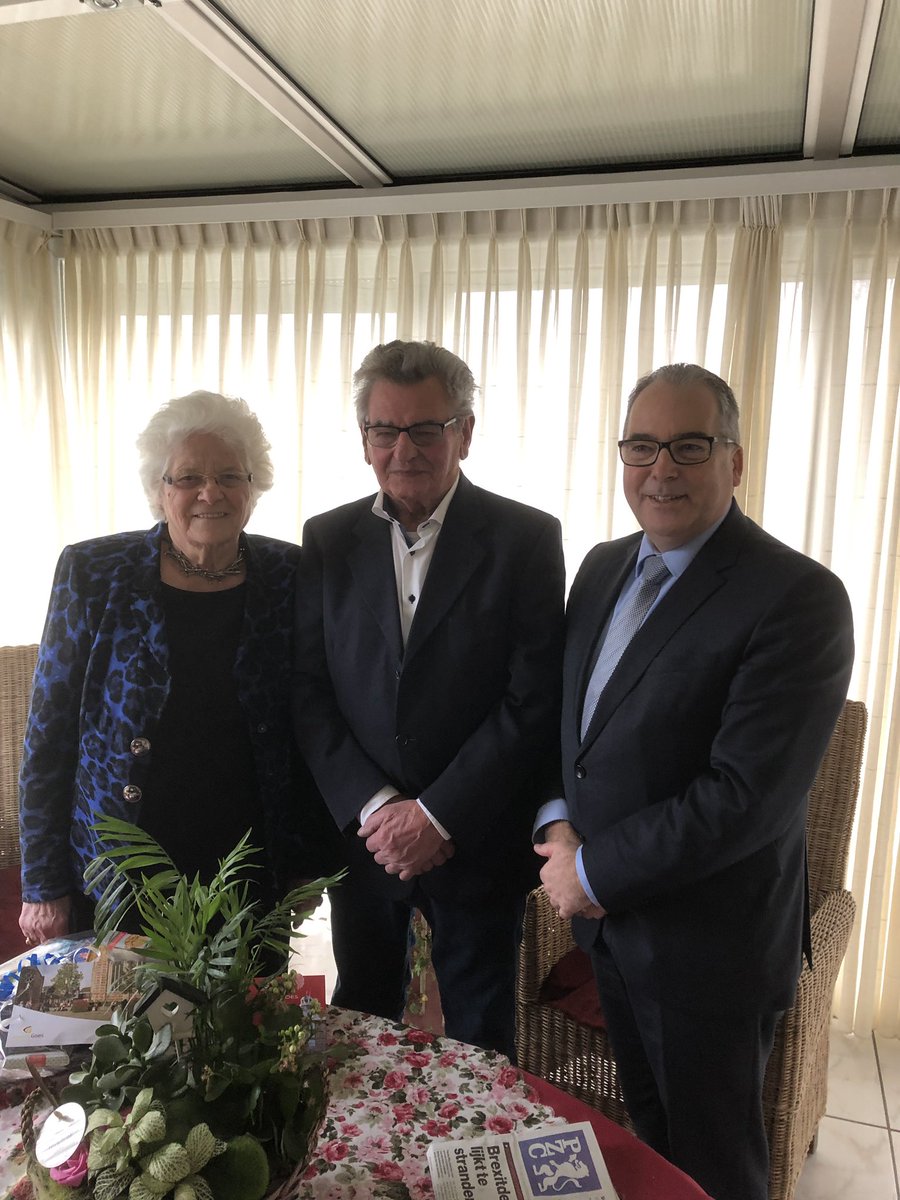 Vanmorgen het echtpaar Butijn-Hoekman uit Wilhelminadorp namens de gemeente Goes mogen feliciteren met hun 60-jarig huwelijk, in aanwezigheid ook van diverse kinderen en kleinkinderen. Leuk gesprek onder het ophalen van diverse herinneringen. Nogmaals, van harte gefeliciteerd.