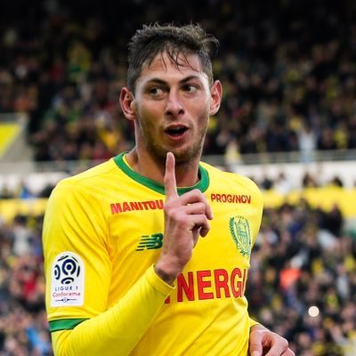 SOGTransfers's tweet photo. #RecordFee: @SkySportsNews say @FCNantes striker Emiliano Sala is in talks over a potential club-record £20m move to @CardiffCityFC 💰 https://t.co/knOqnoFfS6