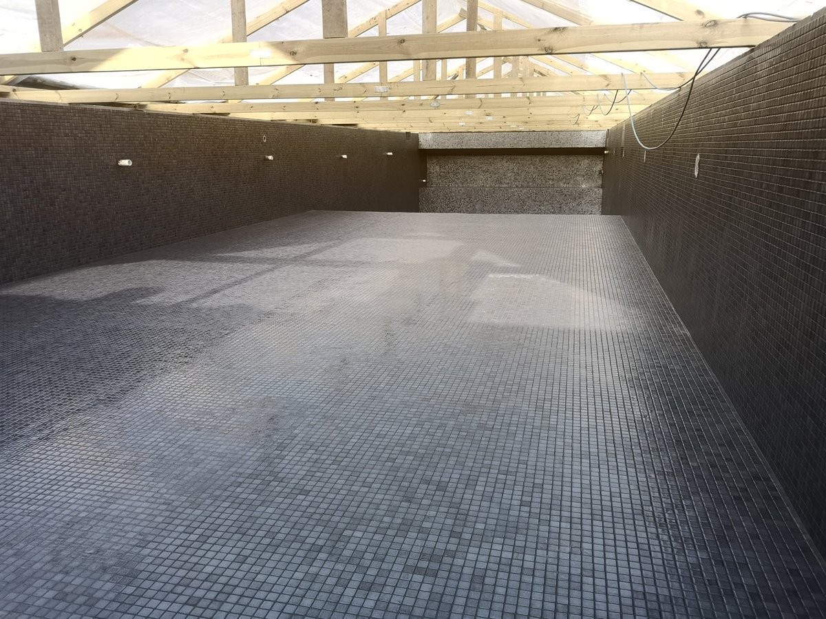 Roblowetiling's tweet image. Project finished a few weeks ago in Suffolk. Using @ARDEXUK adhesive and grout.