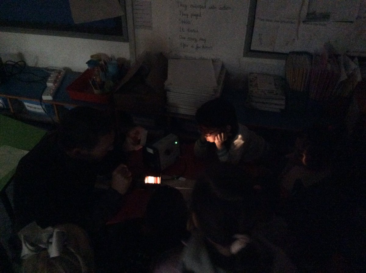 TBSYear3's tweet photo. What curious minds we have in Year 3! We’ve had a fabulous afternoon exploring light and sound ready for our new IPC unit - Turn It Up, including a special visit from Mr Jones with his lights, prisms and laser! Can you guess why we were squirting water into the air? @The_IPC https://t.co/ejUNEdBc10