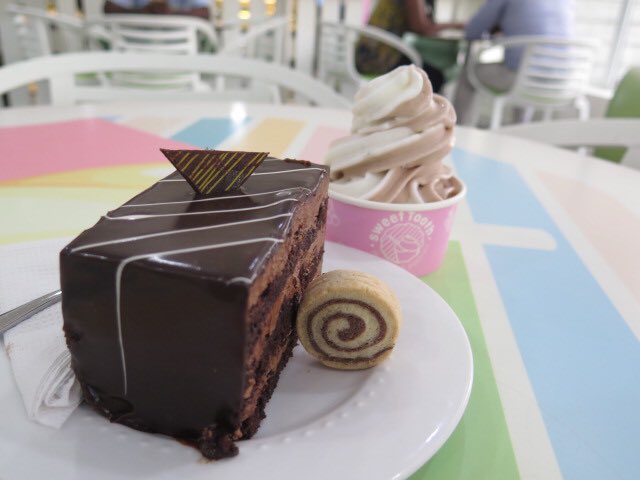 sweettoothconf's tweet photo. @BelieveAllCom We are your favorite confectionery with decadent treats and yummy goodness through and through. 😋🤤 https://t.co/okdxX0OKFV