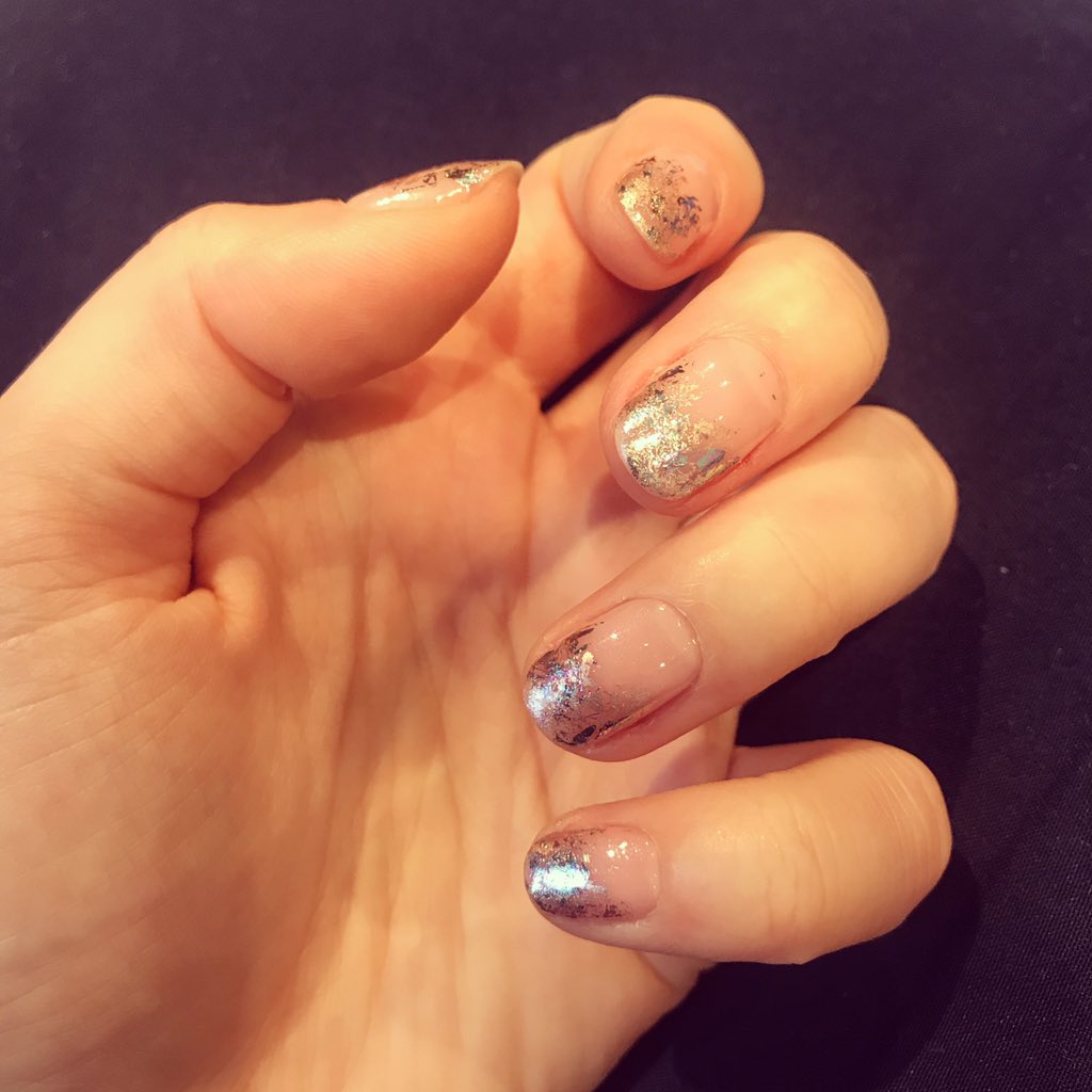 Nude foil tip this morning! ✨
#shellacnails #shellacmanicure #naturalnails #nailart #foilnails #newyearnewnails #cndshellac #lecentefoil #cnd #laurenomakeup #southwestlondon #tooting