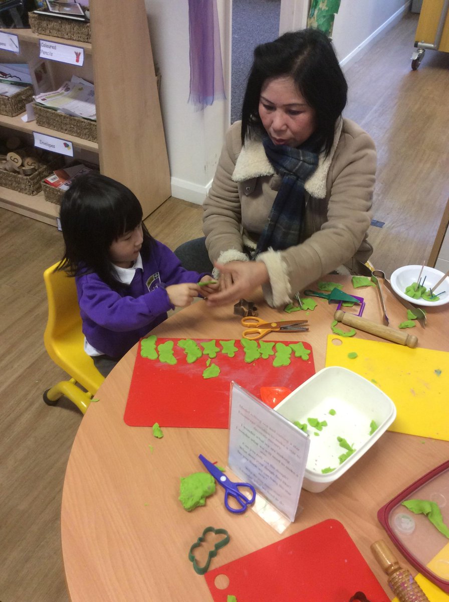 HPA_Philip_Lane's tweet image. We loved having nursery parents come for the #StayAndPlay yesterday. We always enjoy having parents at the school and the children enjoy showing off their work!

#HPAPLNursery