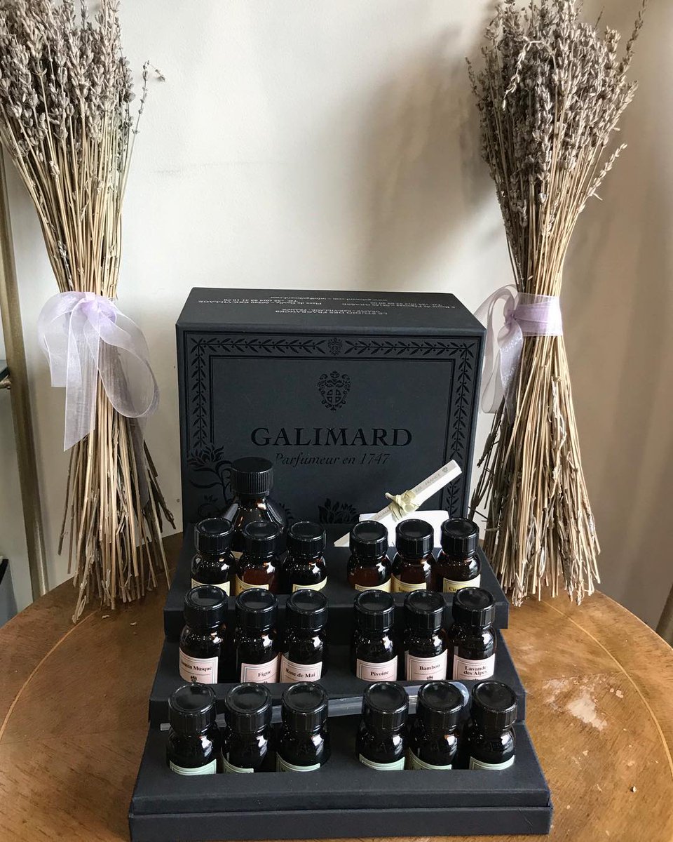 rosinaperfumery's tweet photo. Φτιάξε το άρωμα σου 👩🏻🔬👨🏼🔬 🧪
Make your own custom perfume, be your own perfumer ®️
#customperfume #perfumer #perfumekit #galimard since 1747!
#rosinaperfumery #perfume #nicheperfume #nicheperfumery #giannitsopoulou6 #glyfada #athens #greece 🖤 https://t.co/yclwzqOYqA