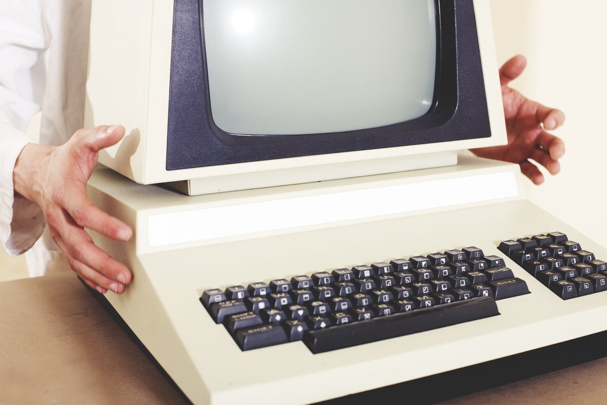 RayLewisIT's tweet photo. Do you know anyone who is always saying 'my computer is too slow'? It could be malware, too many start-up items (#Windows) or build up of temporary files, or, it could be the hard drive is fragmented or starting to fail, not enough RAM or an old #CPU. #ITTips #BusinessIT https://t.co/FW8HLxXwyk