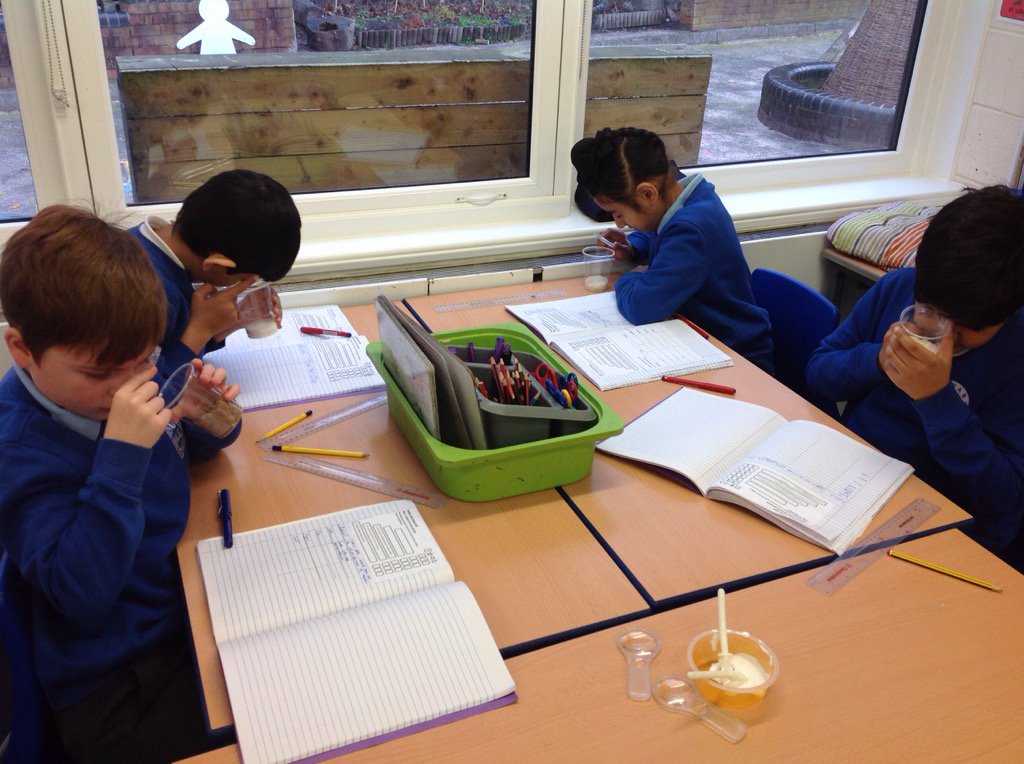 chadvaleprimary's tweet photo. #4vale We're making careful observations https://t.co/YFez6fHnDc