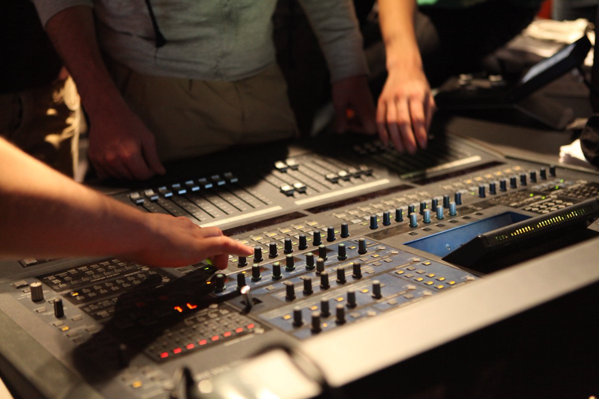 NicephoreCite's tweet photo. Nous vous invitons à la 12e édition du Forum Son du 24 au 26/01 à Nicéphore Cité ➡️programme / inscription : https://t.co/3uwxaHIKpR
#Sonaugmente @SyntheseSonore #acoustique #mixage
#CaptationLive #streaming #Cinematic #VR https://t.co/yy67mz1okY