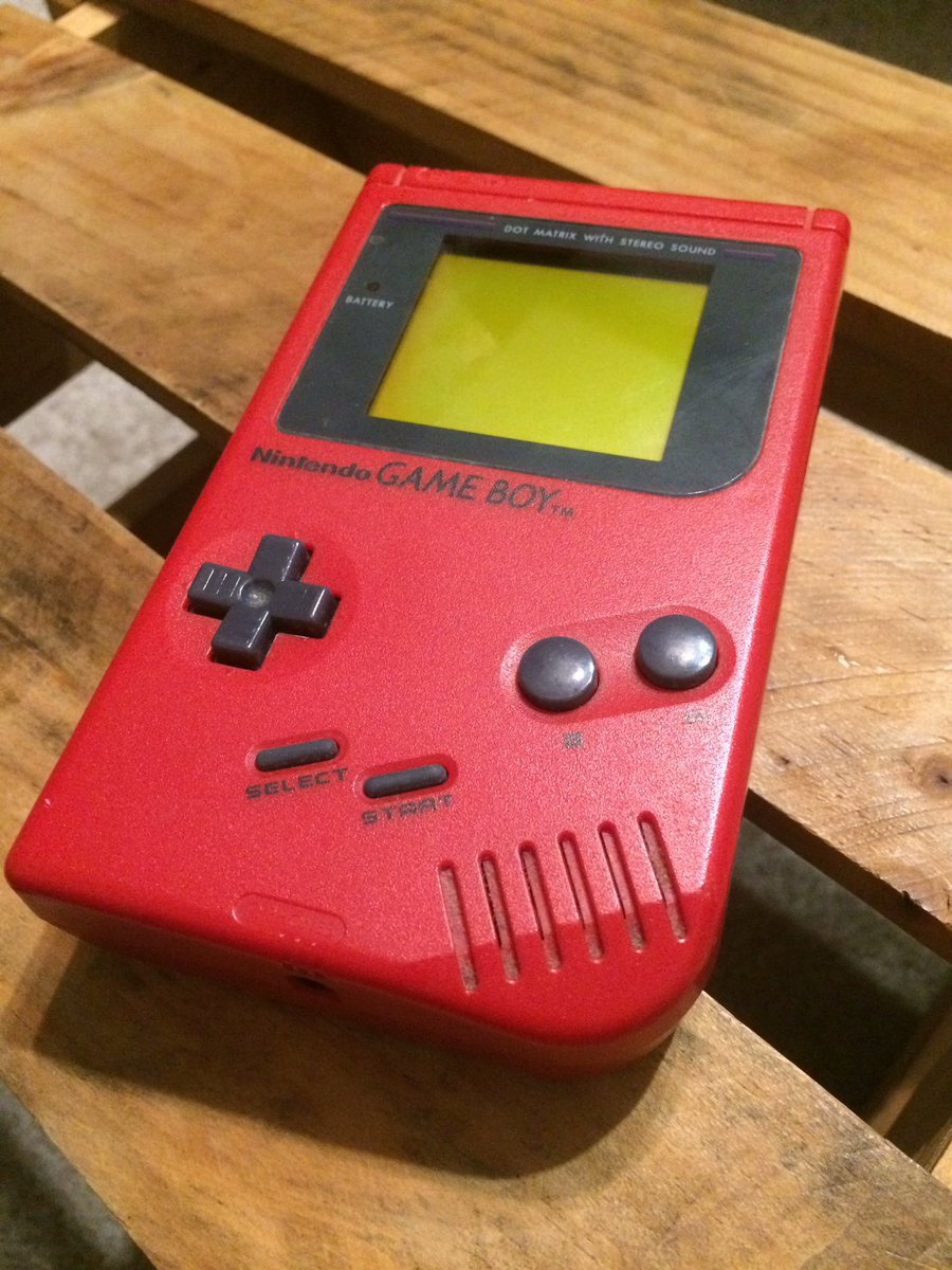 wreck_scenes's tweet photo. Last saw this thing 20 years ago. Still goes, too. #gameboy #gamegirl #nintendo #90sphones https://t.co/xnqdl6FHWv