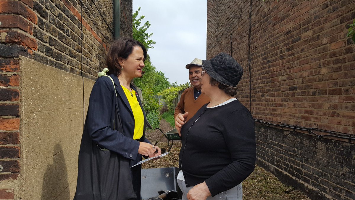 Today's topic is #Brexit (just a bit). I'm especially thinking about @InLimboBrexit @1daywithoutus @the3million who have contributed to our country & are part of its fabric. Like mum and dad, pictured here w/ a great advocate for EU citizens rights @CatherineWest1