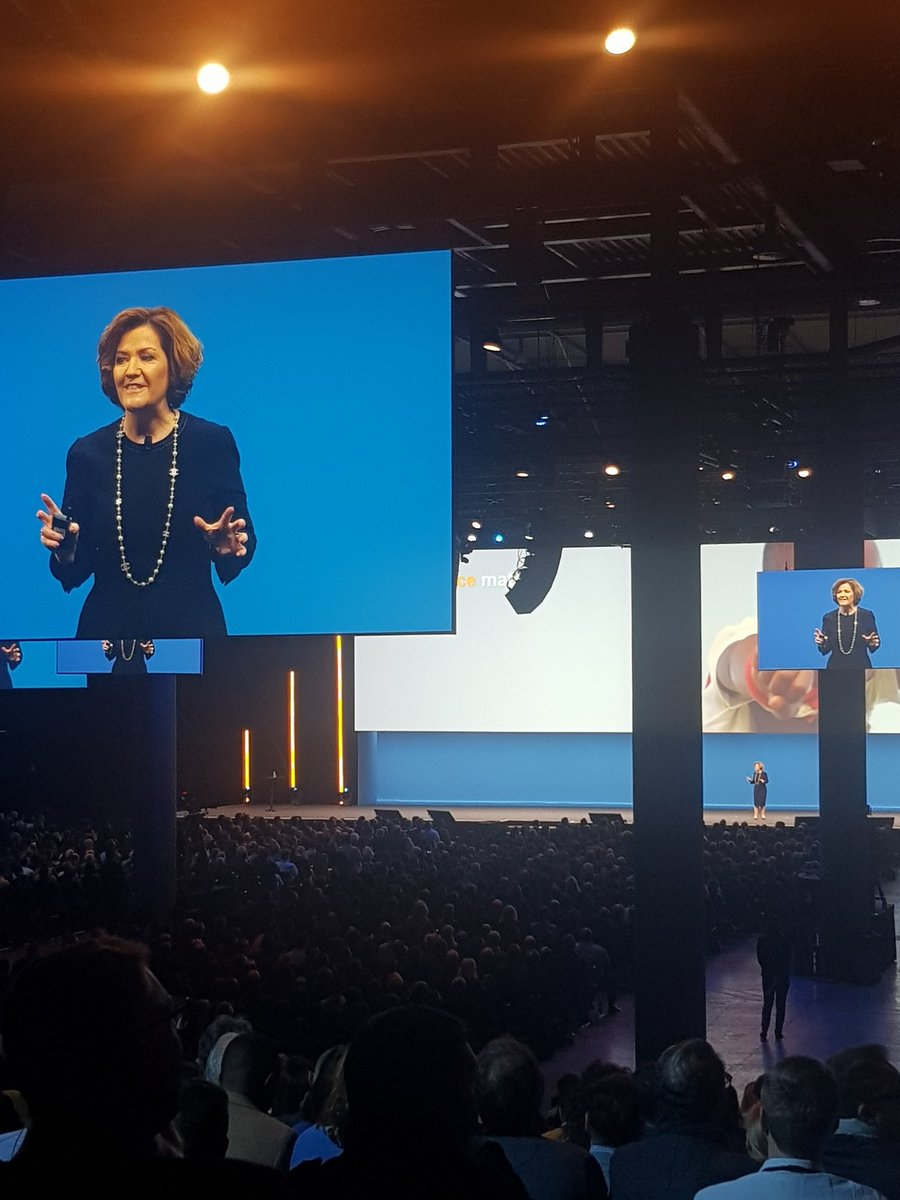 Amazing @AdaireFoxMartin kicking off #FKOM Barcelona #SAP