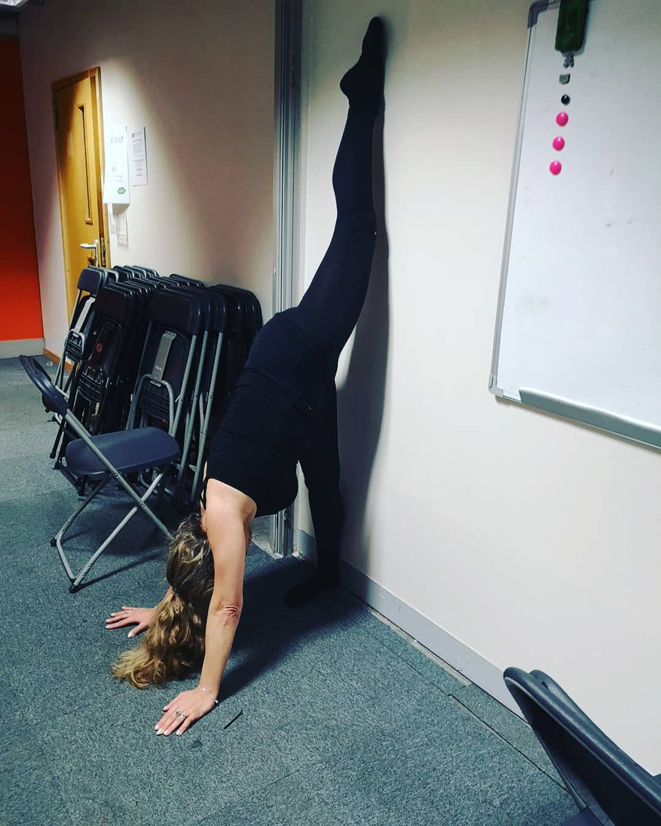 PamelasPalace's tweet photo. We're bendy too ๐คธ๐ผโโ๏ธ๐คธ๐ผโโ๏ธ๐คธ๐ผโโ๏ธ #showready #showfit #training #dancers #pamelaspalace https://t.co/JcnVbfYfe5
