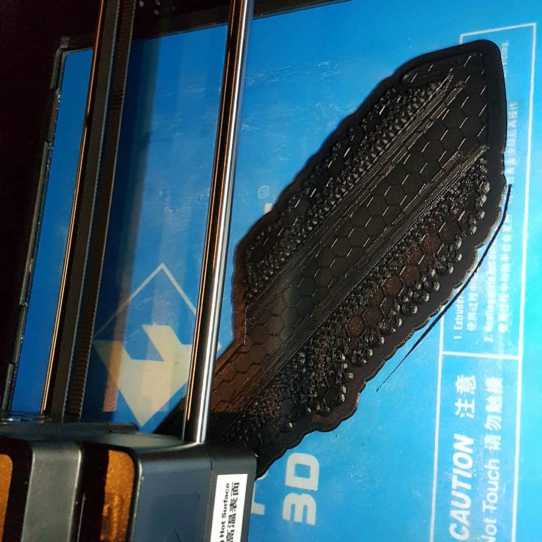 BOBInteractive's tweet photo. Another print on the go. Gamora's blade for cosplay. 
#3Dprinting #cosplay #toowoomba #mywifeowesme https://t.co/USihCsoTK7