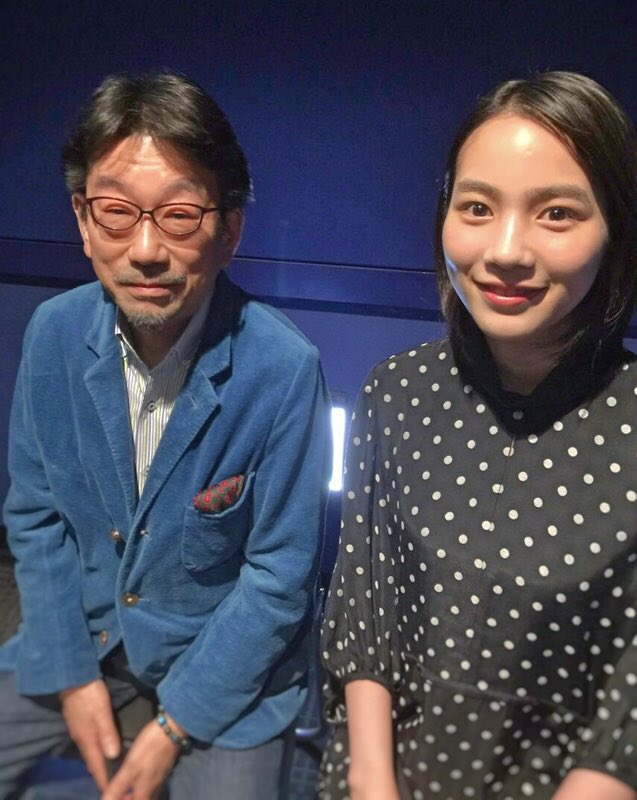 non_dayo_ne's tweet photo. スタッフです🎬
本日は、#はしわたしプロジェクト presents 映画「#この世界の片隅に」無料上映会 in #岡山 ！
登壇前、リラックスムードの #のん と #真木太郎 プロデューサーの様子をお届けします🕊 https://t.co/sZQdiE94U7