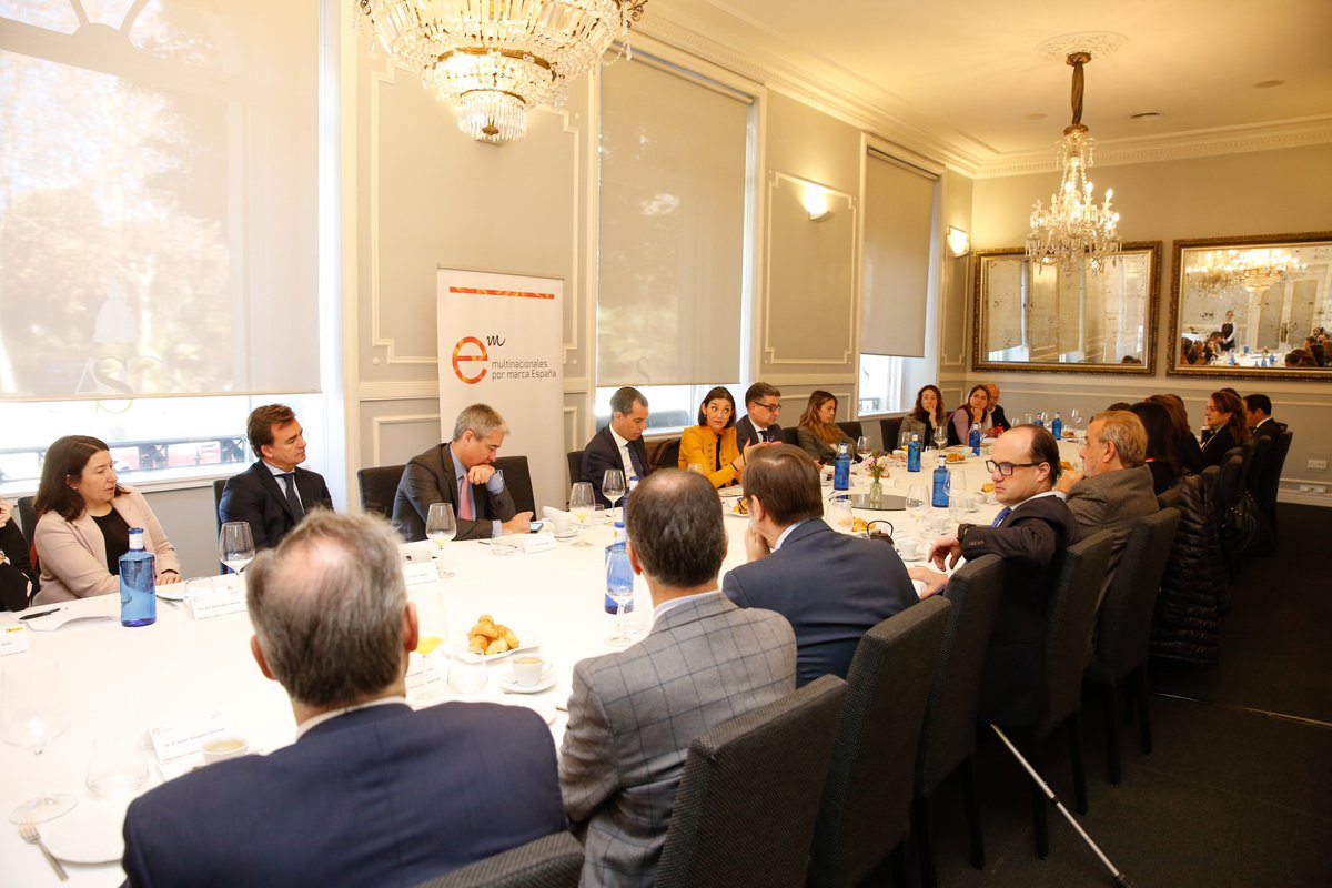 Esta mañana hemos celebrado una sesión de los "Encuentros con los Socios" con la ministra de Industria, Comercio y Turismo, <a href="/MarotoReyes/">Reyes Maroto</a>, y los representantes de las empresas asociadas de @Pormarca_Espana
#MultinacionalesenEspaña