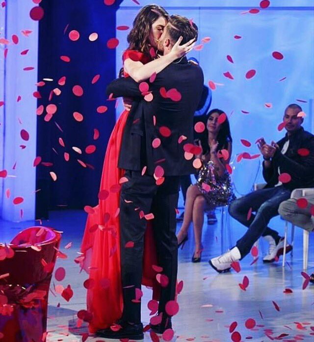 frafarella's tweet photo. Oggi sono 8 mesi ma noi siamo ancora tutti fermi qui come se il tempo non fosse mai passato. 

Nonostante tutti i nonostante la nostra scelta quotidiana 💑💘 #gilufar #farfallablu https://t.co/JxwKjxdF2k
