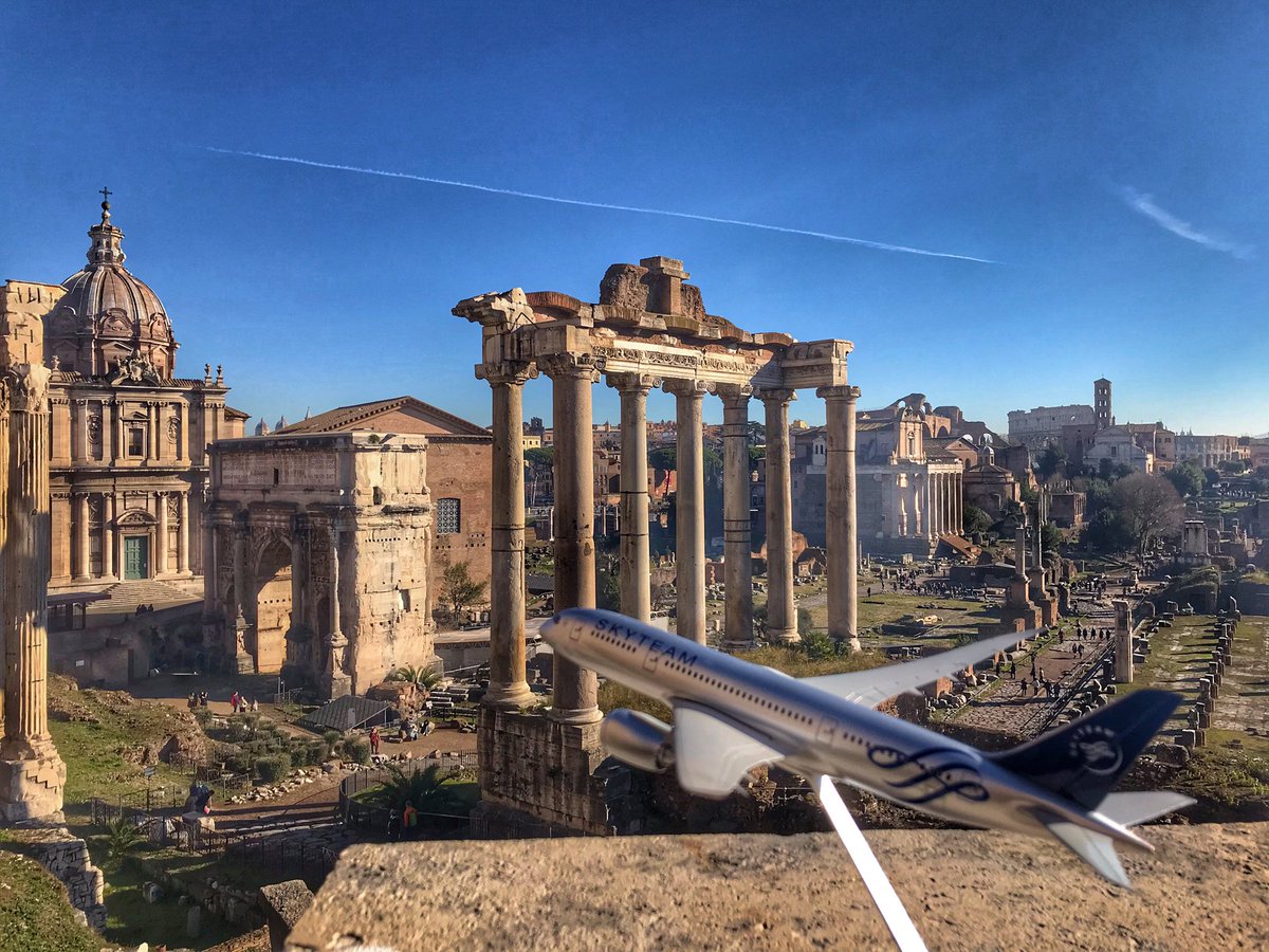 touristtrade's tweet photo. Il tour #Roma dal cielo inizia dal miliarium aureum: lo sapete che esattamente da questo punto ancora oggi si prendono le distanze dal centro storico? #volaskyteam #AitbSkyteam #incollaborazionecon https://t.co/3PizgUmJi5