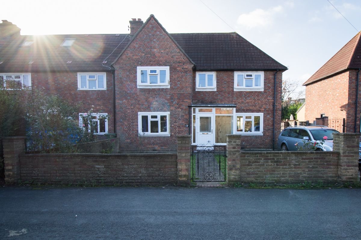 hallwaysprop's tweet photo. Hallways are pleased to bring this #3Bed #SemiDetached #HouseForSale on Johnsons Close, #Carshalton near #Sutton.  

5 Mins walk to station|Cul de sac|Double Glazing|Large rear garden|No Onward Chain|Potential to extend|Detached Garage

Arrange viewing @ https://t.co/VAZI0NT3lF https://t.co/4iid3Qsyca